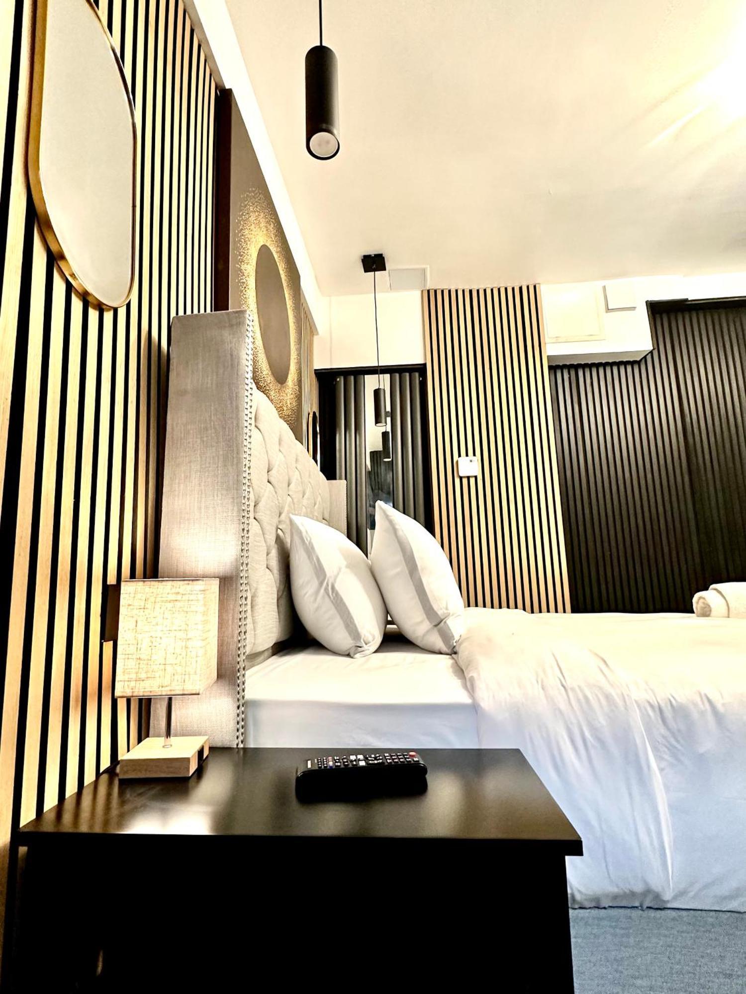 G Eighty Four Aparthotel London Exterior photo