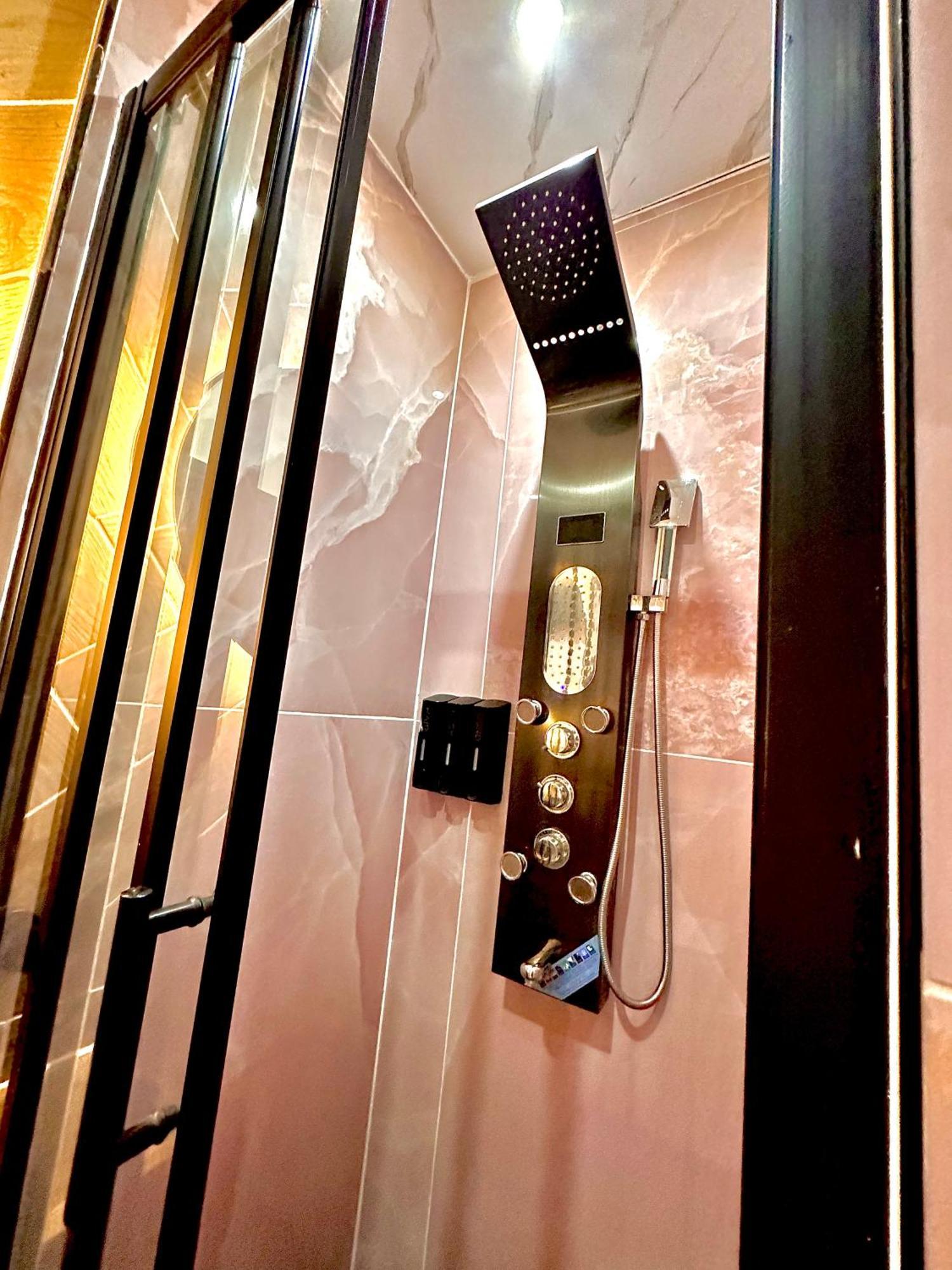 G Eighty Four Aparthotel London Exterior photo