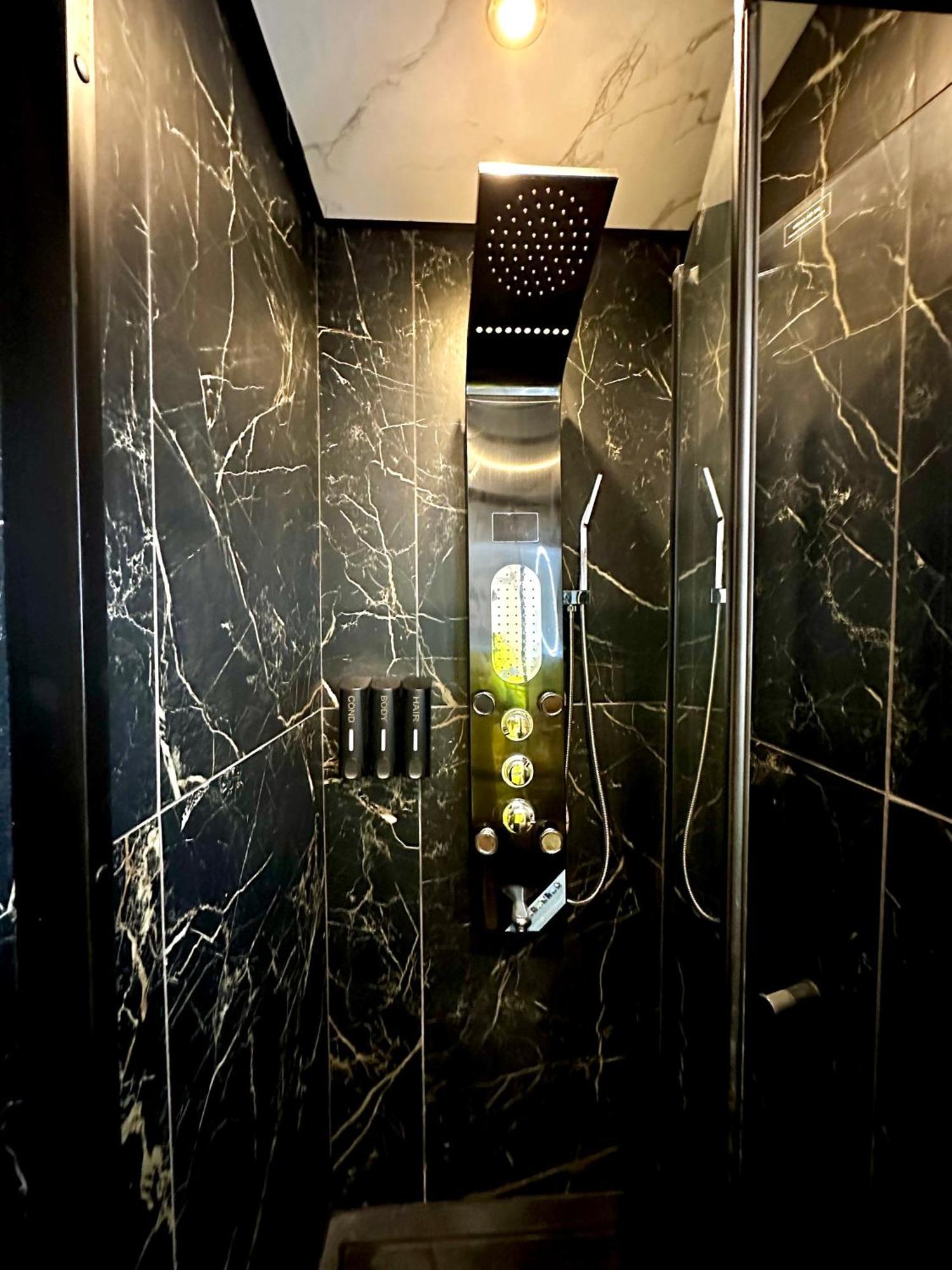 G Eighty Four Aparthotel London Exterior photo